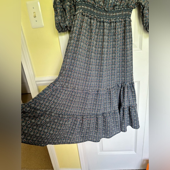 Max Studio Blue Floral V-neck 3/4 sleeved dress - Picture 4 of 5